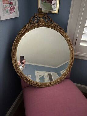 Antique Ornate Round Gold Wall Mirror - Decorative Home Accent